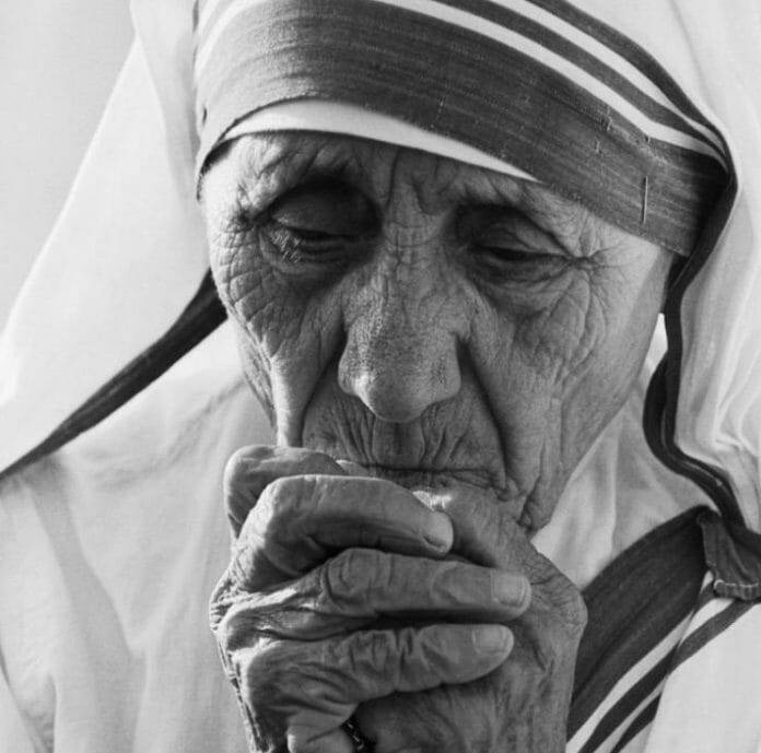 Lý do Mẹ Têrêxa mỗi ngày dành một giờ chầu trước Chúa Giêsu Thánh Thể