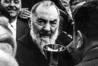 Những bức ảnh hiếm của Thánh Padre Pio, một nhà thần bí khiêm nhường mang các dấu thánh của Chúa Ki-tô