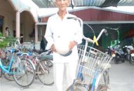 Ông tân tòng Khmer 78 tuổi đạp xe 26 cây số đi lễ